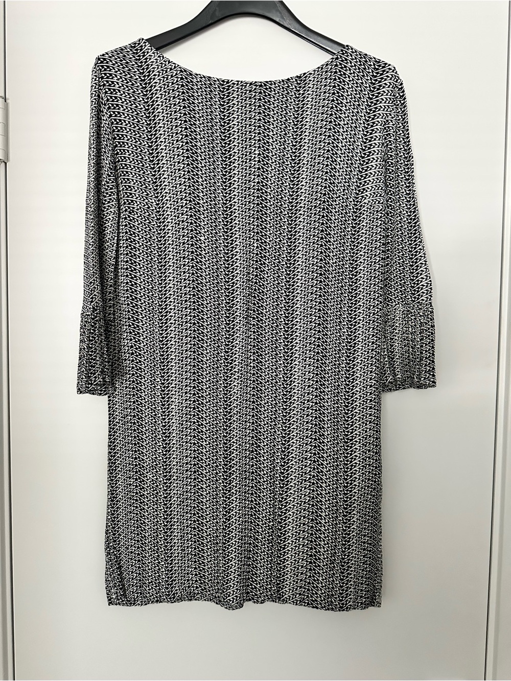 Manaola Black and White Chevron-Style Shift Dress